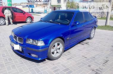 Седан BMW 3 Series 1994 в Староконстантинове