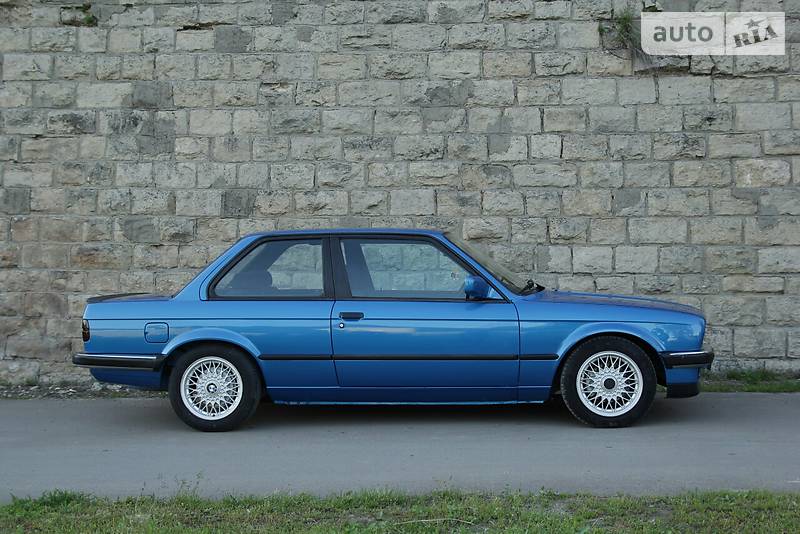 Купе BMW 3 Series 1986 в Черновцах