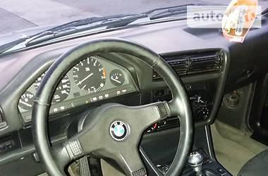 Седан BMW 3 Series 1988 в Черновцах