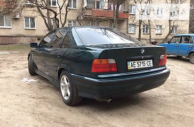 Седан BMW 3 Series 1994 в Днепре