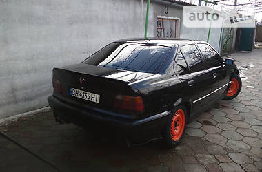 Седан BMW 3 Series 1992 в Раздельной