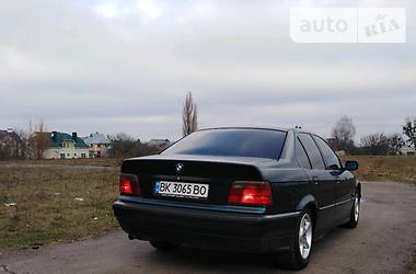 Седан BMW 3 Series 1997 в Ровно