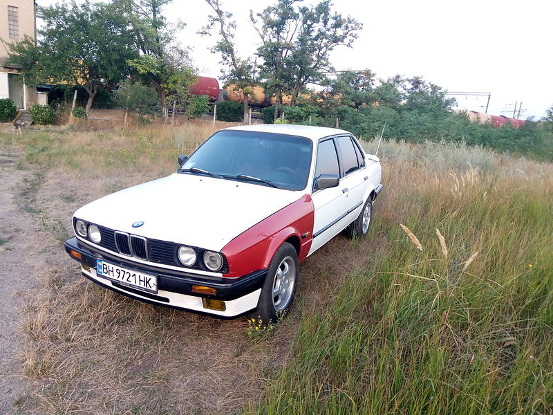 Седан BMW 3 Series 1990 в Чорноморську