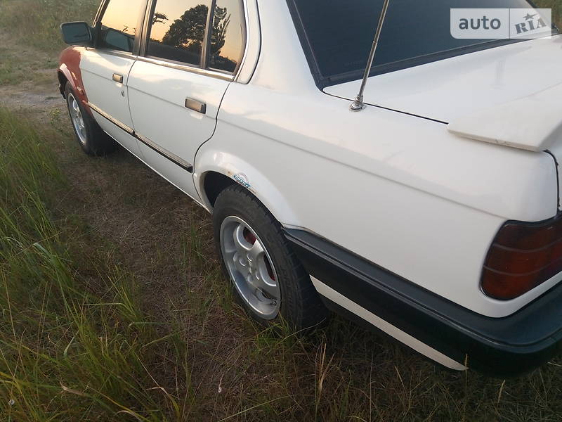Седан BMW 3 Series 1990 в Чорноморську