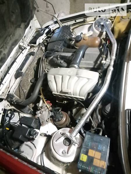 Седан BMW 3 Series 1990 в Чорноморську