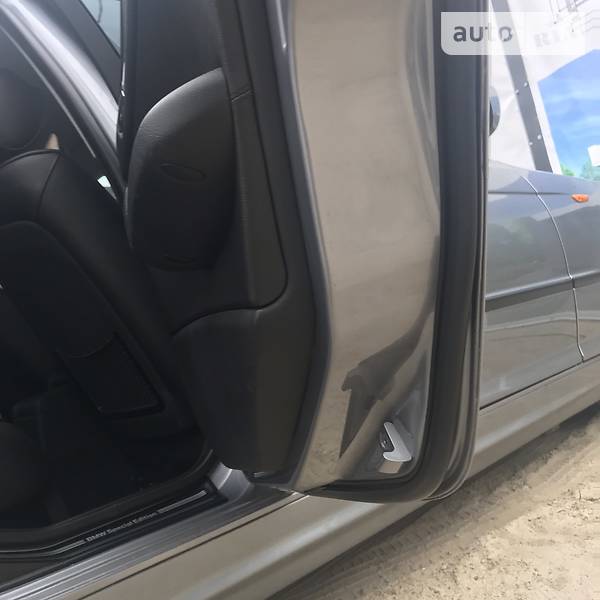 Седан BMW 3 Series 2004 в Киеве