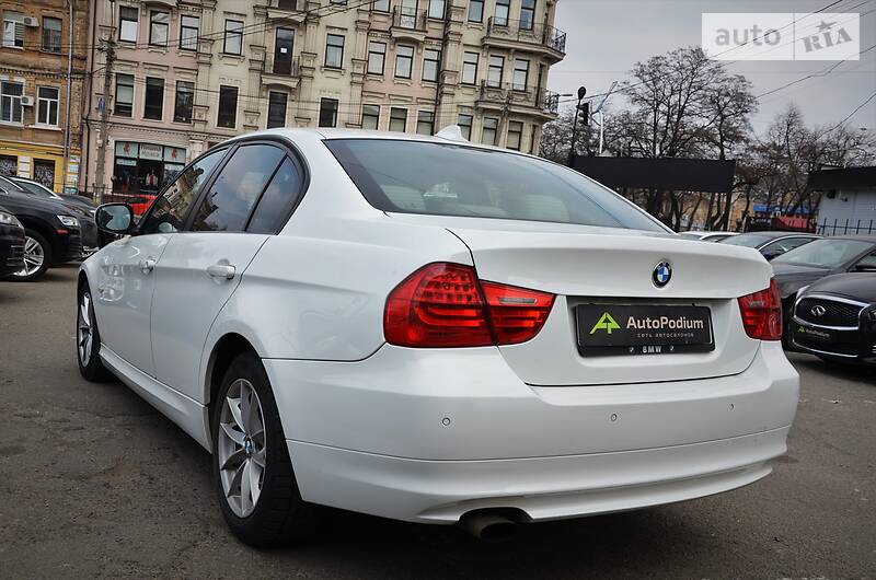 Седан BMW 3 Series 2010 в Києві