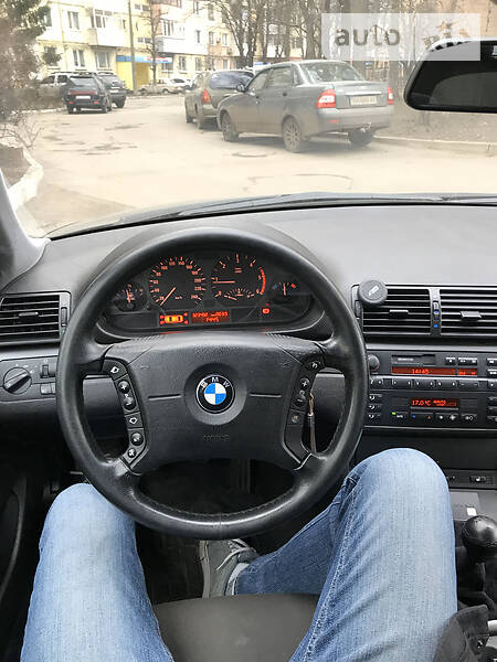Універсал BMW 3 Series 2002 в Вишневому