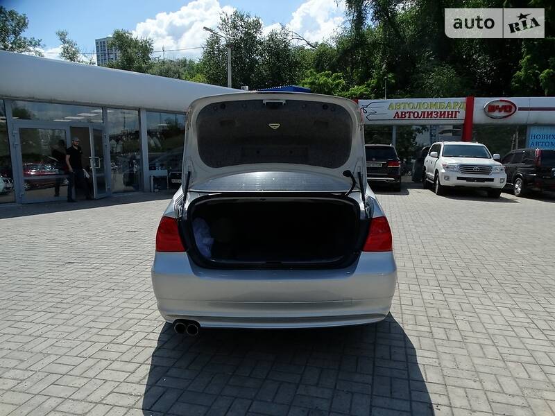 Седан BMW 3 Series 2010 в Дніпрі