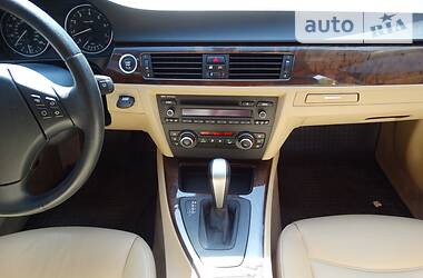 Седан BMW 3 Series 2010 в 
