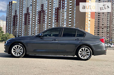 Седан BMW 3 Series 2016 в Киеве