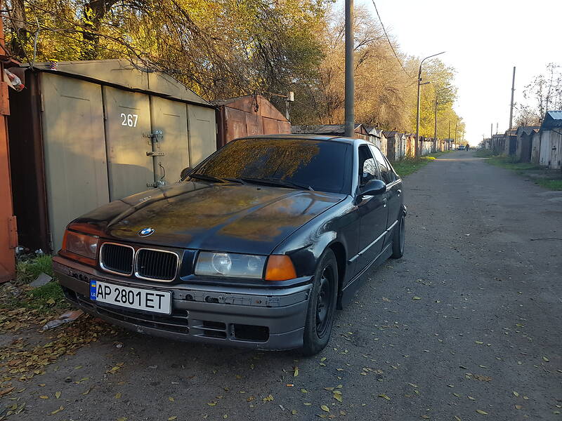 Седан BMW 3 Series 1993 в Запорожье