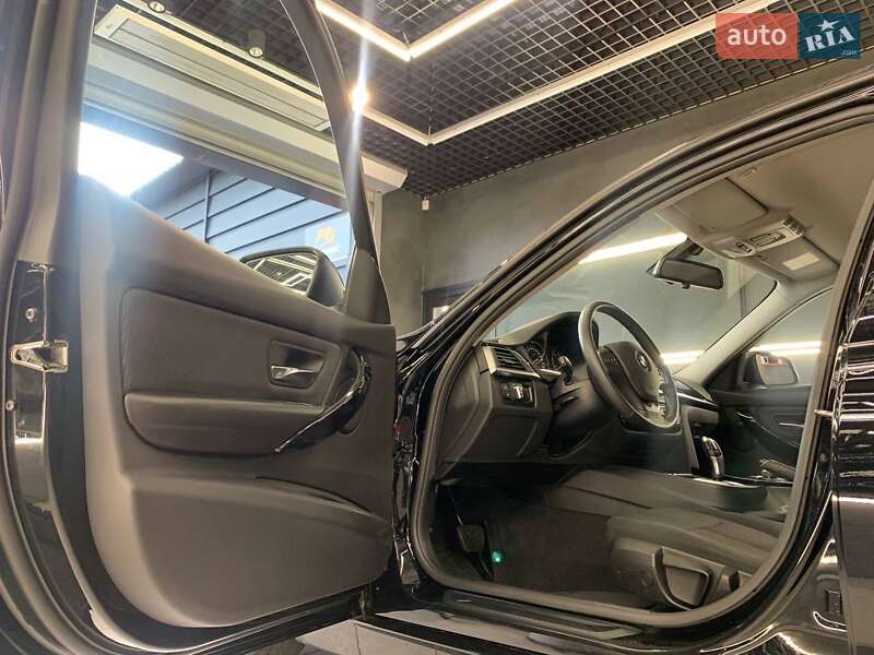 Седан BMW 3 Series 2017 в Одессе