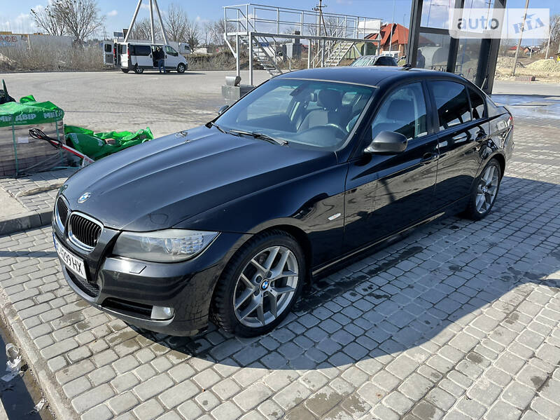 Седан BMW 3 Series 2010 в Львове