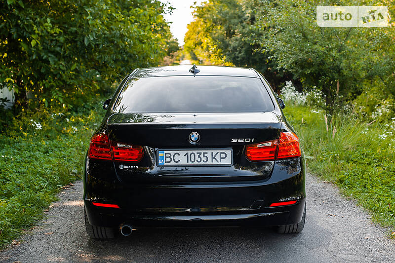 Седан BMW 3 Series 2015 в Городке