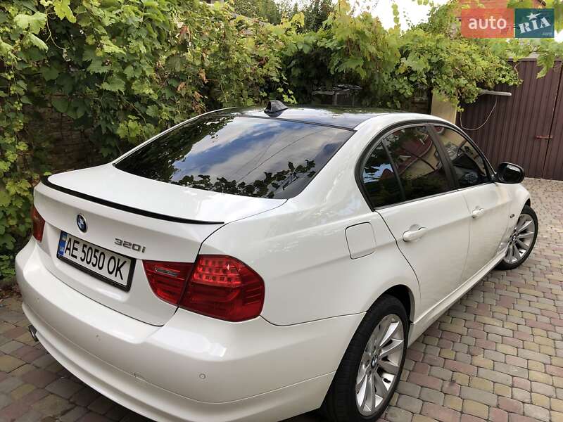 Седан BMW 3 Series 2010 в Днепре
