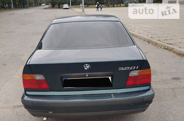 Седан BMW 3 Series 1994 в Запорожье