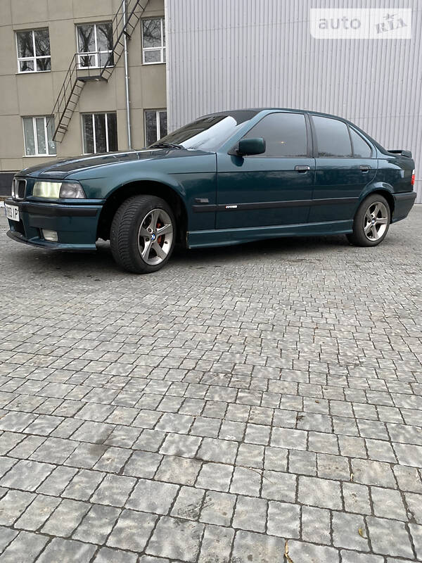 Седан BMW 3 Series 1995 в Васильевке