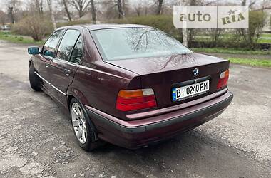 Седан BMW 3 Series 1993 в Хороле