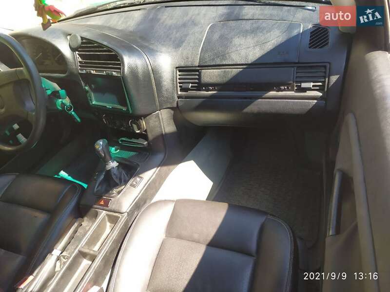 Седан BMW 3 Series 1994 в Казатине