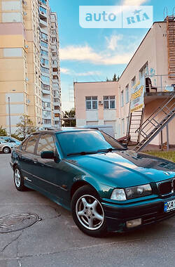 Седан BMW 3 Series 1994 в Киеве