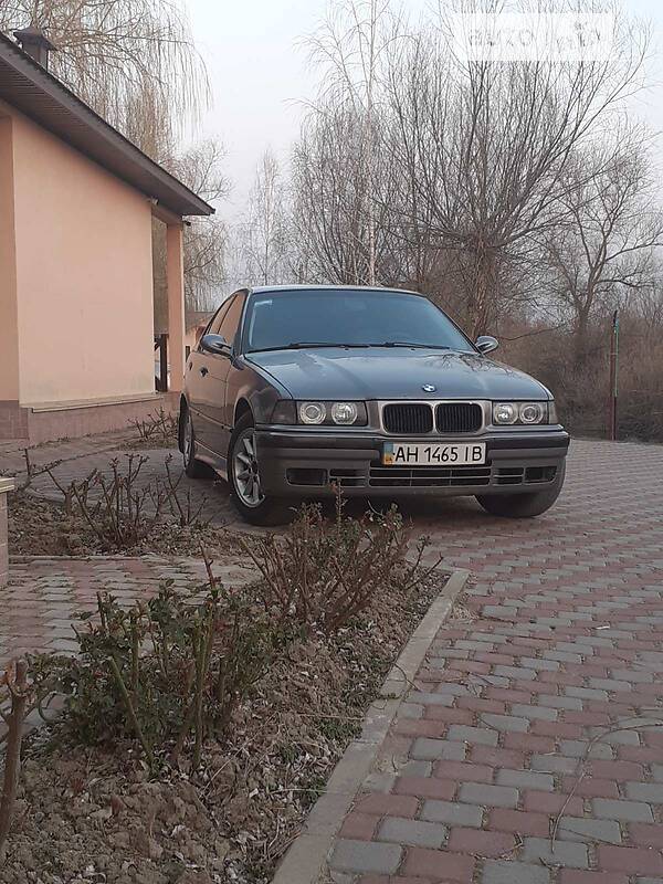 Седан BMW 3 Series 1992 в Києві