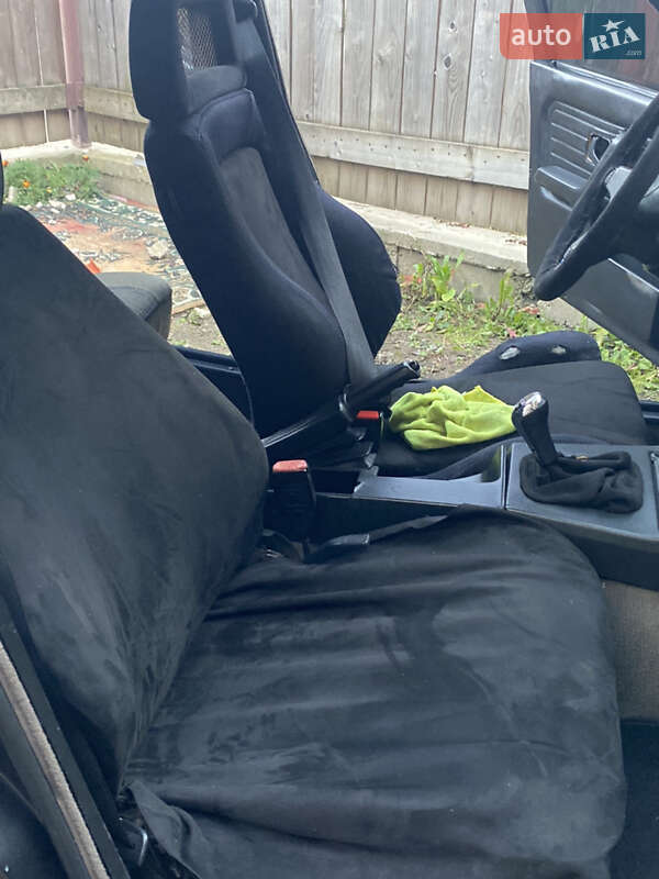 Седан BMW 3 Series 1988 в Хусте