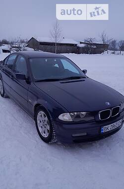 Седан BMW 3 Series 2000 в Зарічному