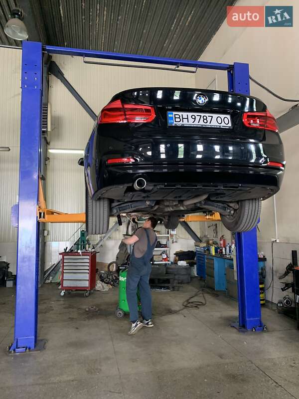 Седан BMW 3 Series 2017 в Одессе