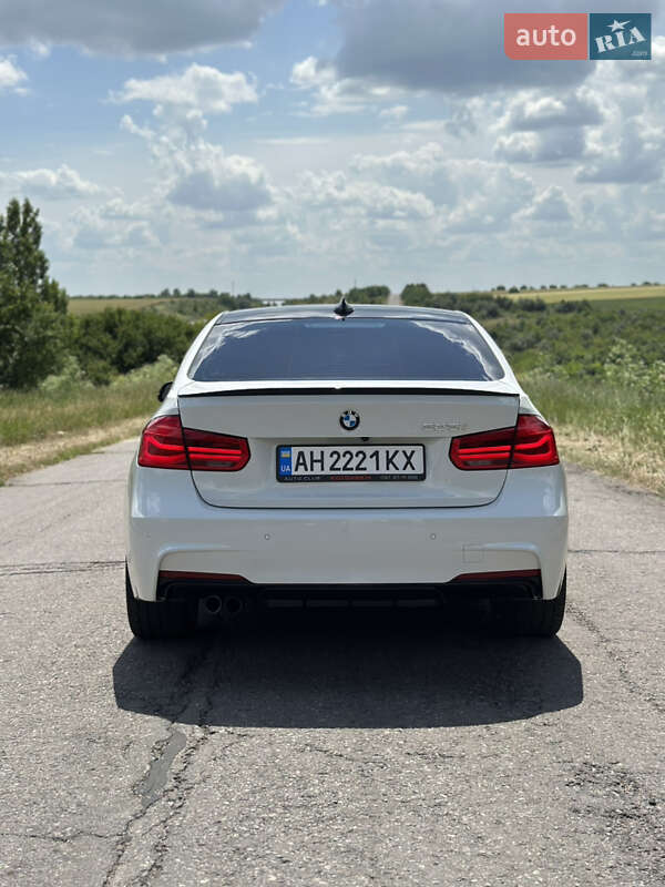 Седан BMW 3 Series 2015 в Києві