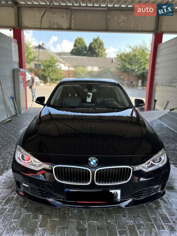 Седан BMW 3 Series 2014 в Млинове фото 29 Седан BMW 3 Series 2014 в Млинове