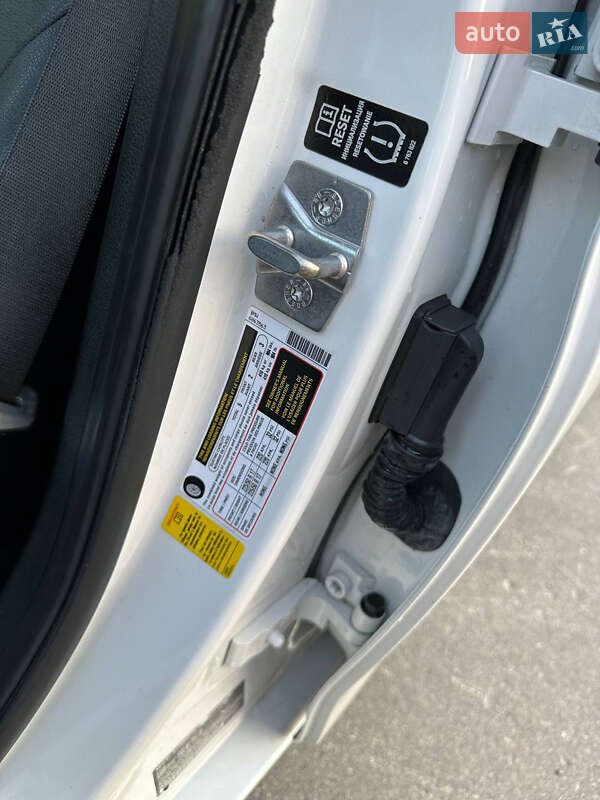 Седан BMW 3 Series 2013 в Киеве