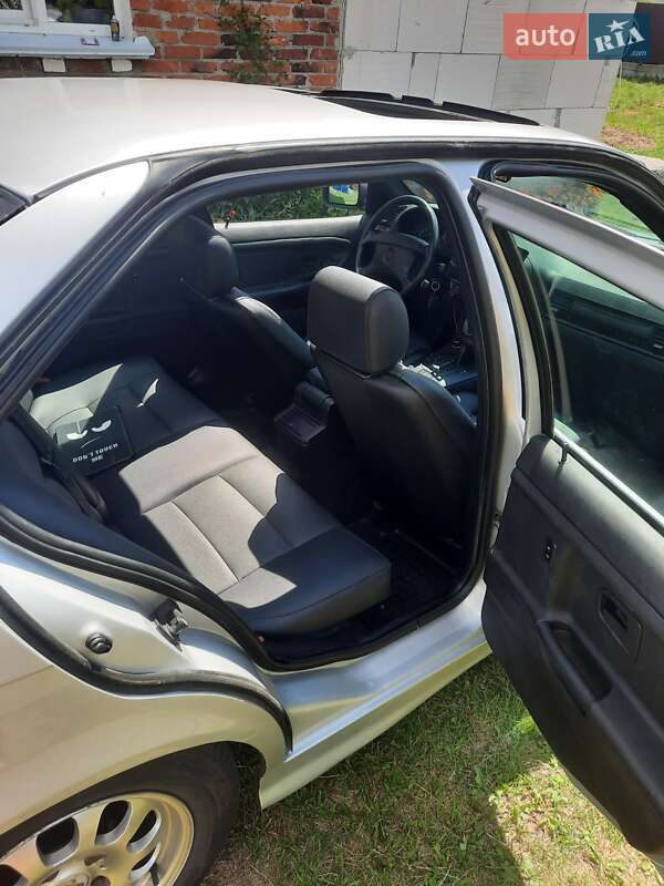 Седан BMW 3 Series 1993 в Киеве