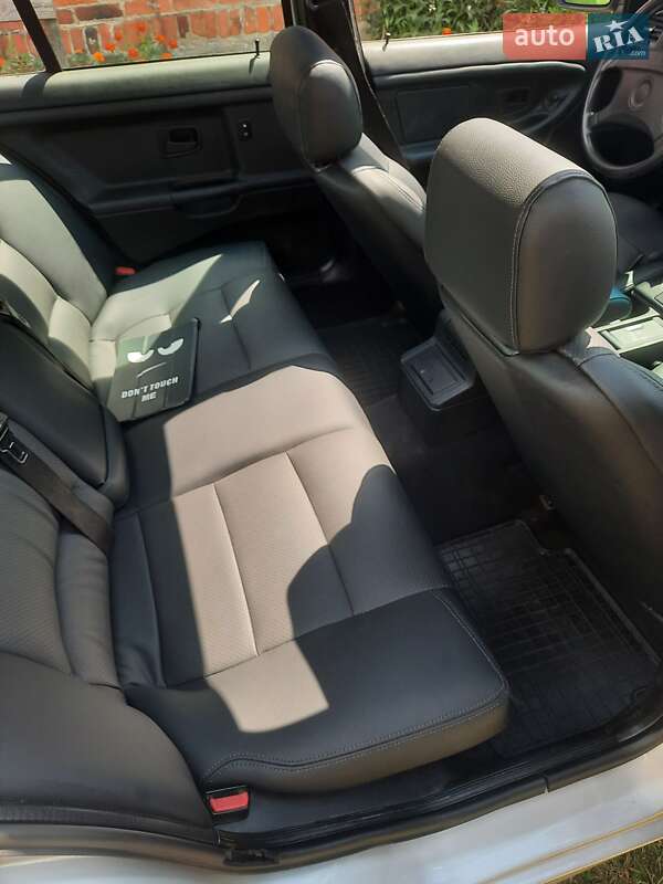 Седан BMW 3 Series 1993 в Киеве