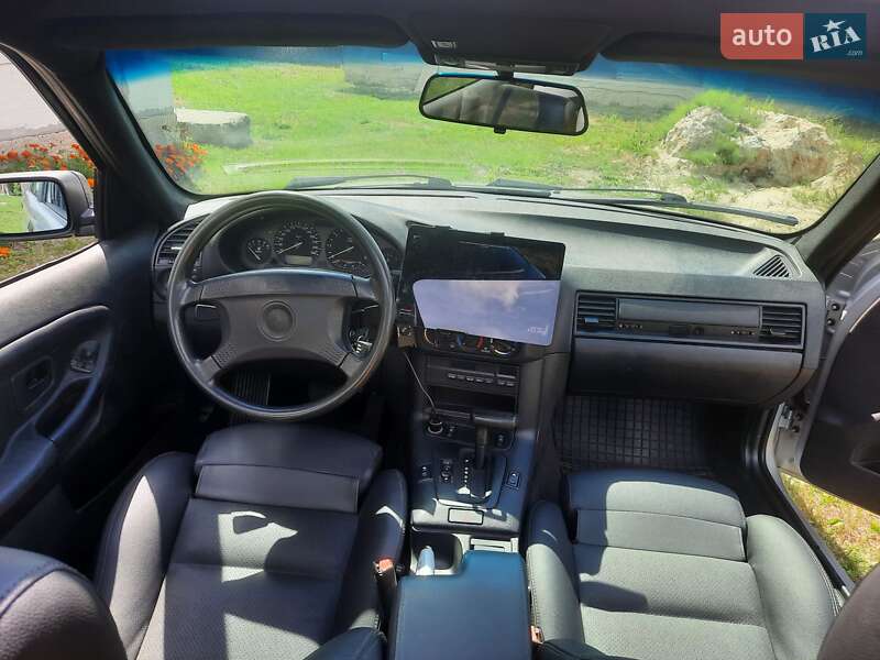 Седан BMW 3 Series 1993 в Киеве