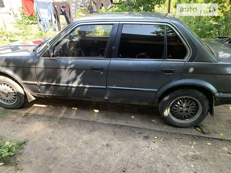 Седан BMW 3 Series 1987 в Млинове