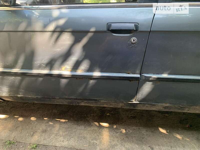 Седан BMW 3 Series 1987 в Млинове