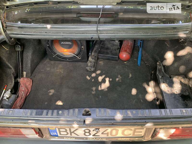 Седан BMW 3 Series 1987 в Млинове