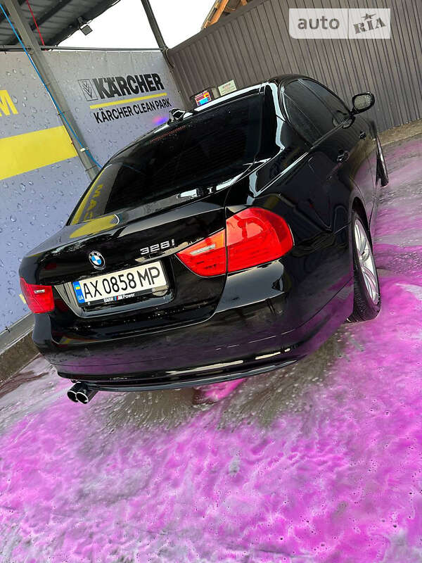 Седан BMW 3 Series 2010 в Валках