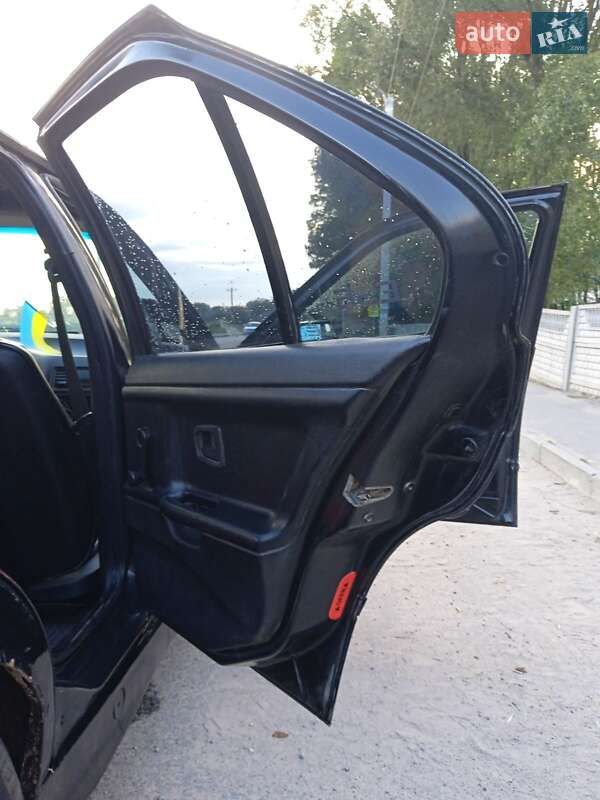 Седан BMW 3 Series 1992 в Виннице