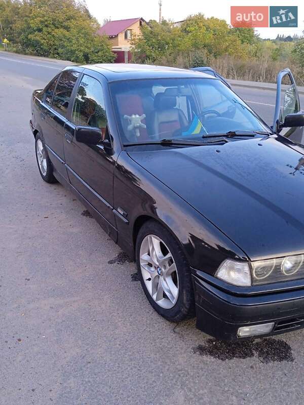 Седан BMW 3 Series 1992 в Виннице