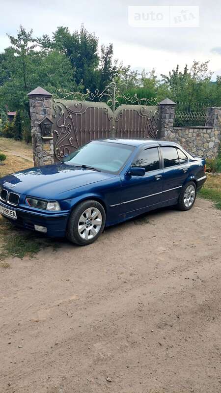 Седан BMW 3 Series 1993 в Богуславе