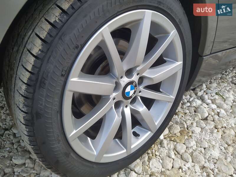 Седан BMW 3 Series 2009 в Львове