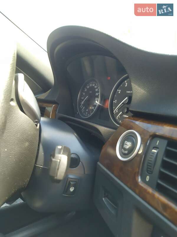 Седан BMW 3 Series 2009 в Львове