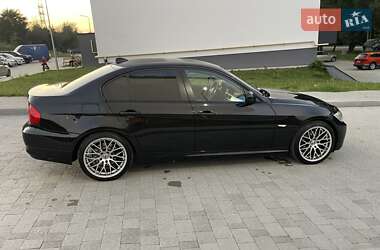 Седан BMW 3 Series 2010 в Новояворовске