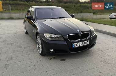 Седан BMW 3 Series 2010 в Новояворовске