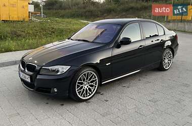 Седан BMW 3 Series 2010 в Новояворовске