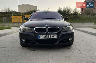 Седан BMW 3 Series 2010 в Новояворовске