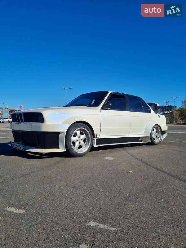 Седан BMW 3 Series 1986 в Одессе