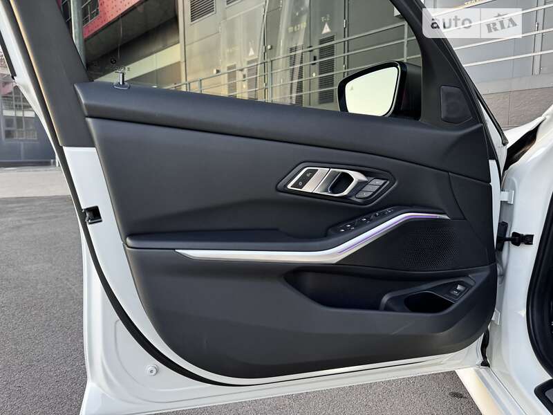Седан BMW 3 Series 2022 в Киеве